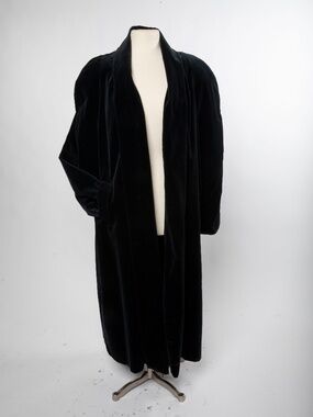 Share Vintage Black Velvet Collections Women's Coat - Large
